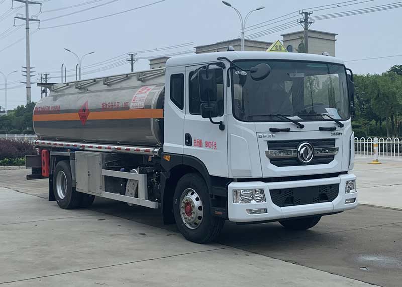 楚飞牌CLQ5181GYY6A型铝合金运油车