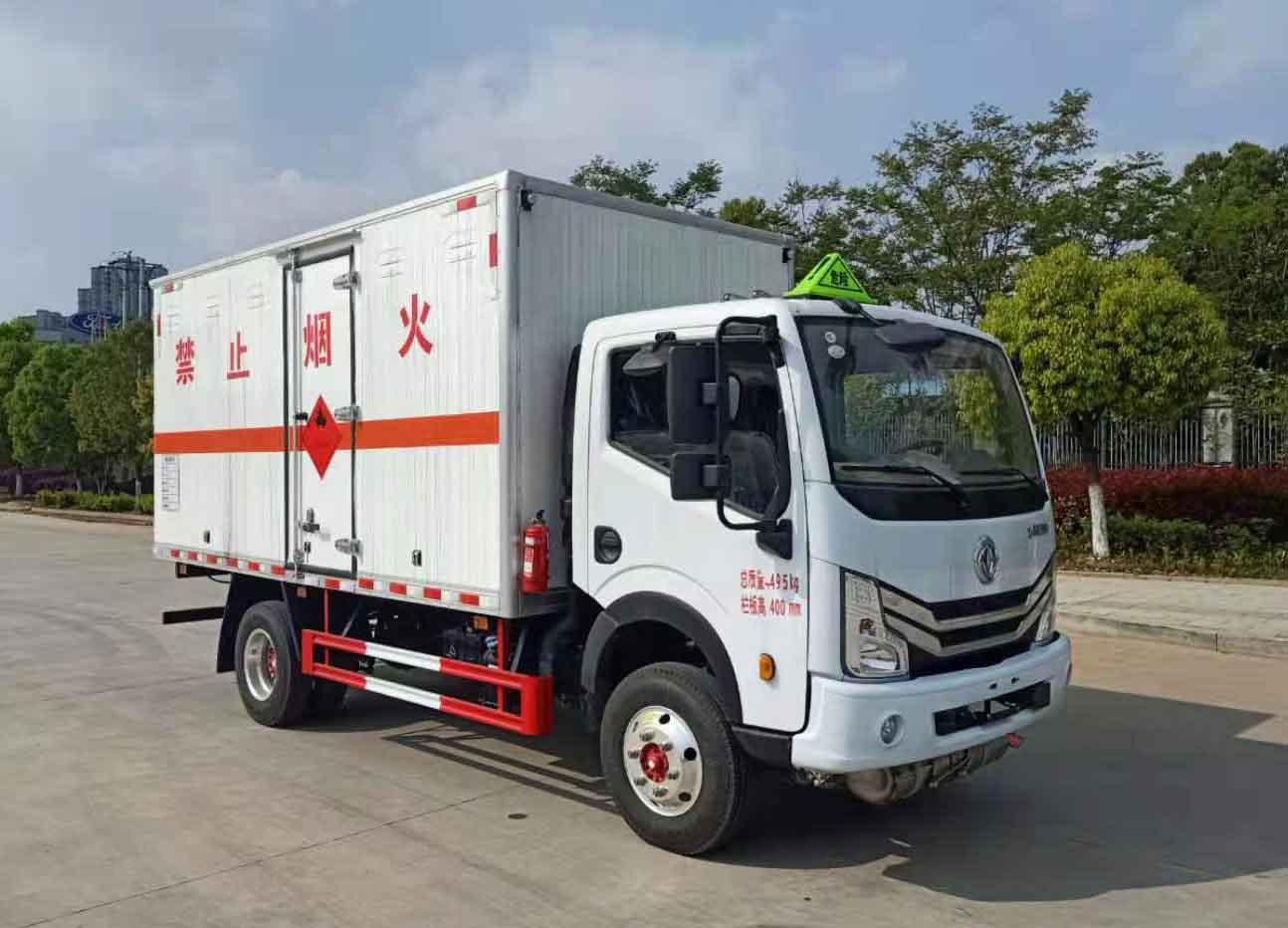 楚飞牌CLQ5041XRY6E型易燃液体厢式运输车